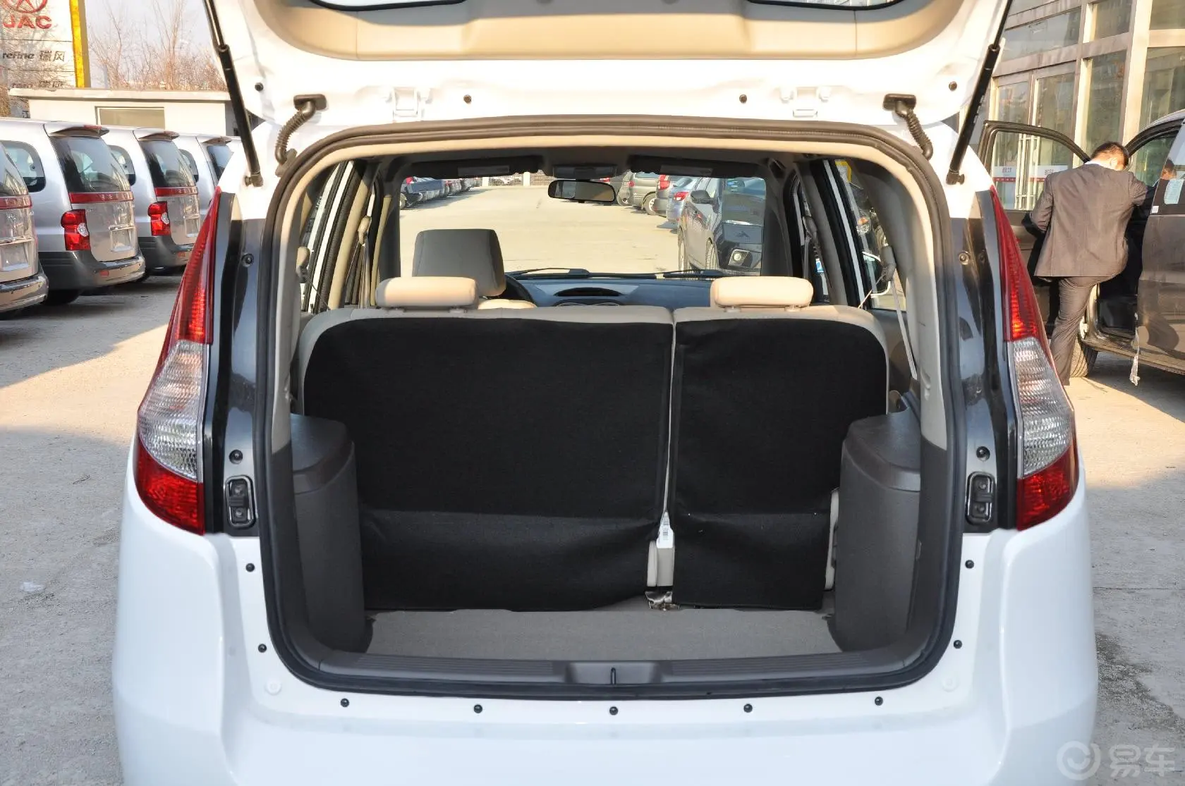 瑞风M21.5L 宜家系列 手动 舒适型 五座行李箱空间