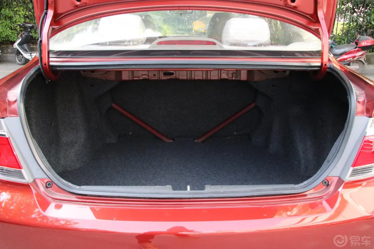 理念S11.5L 手动 舒适型行李箱空间
