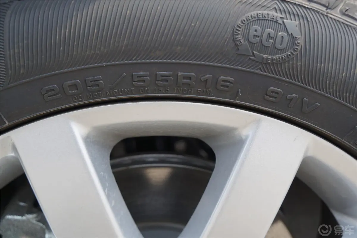 标致3082.0L 自动 风尚型轮胎规格