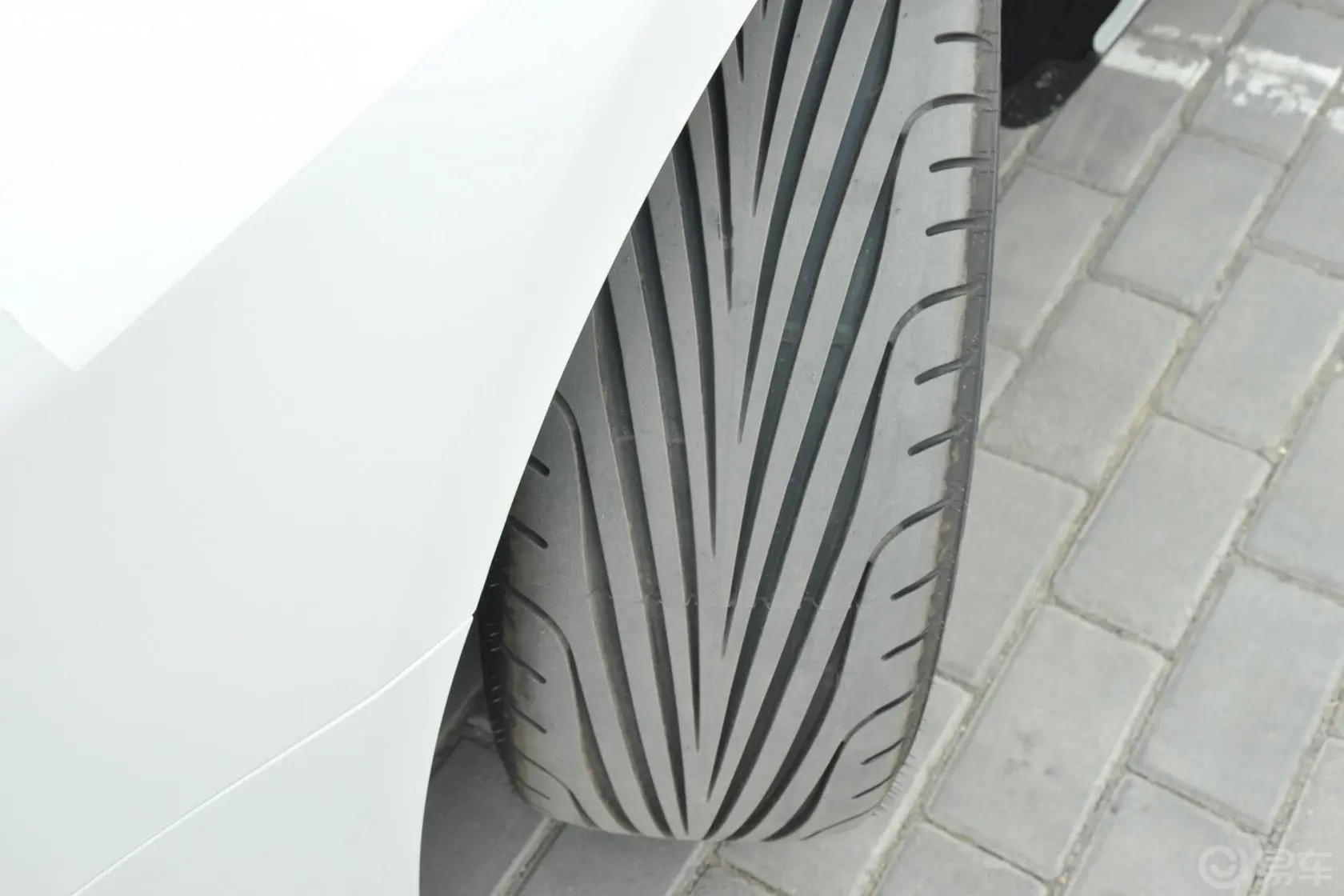 雪铁龙C52.3L 自动 尊贵型轮胎花纹