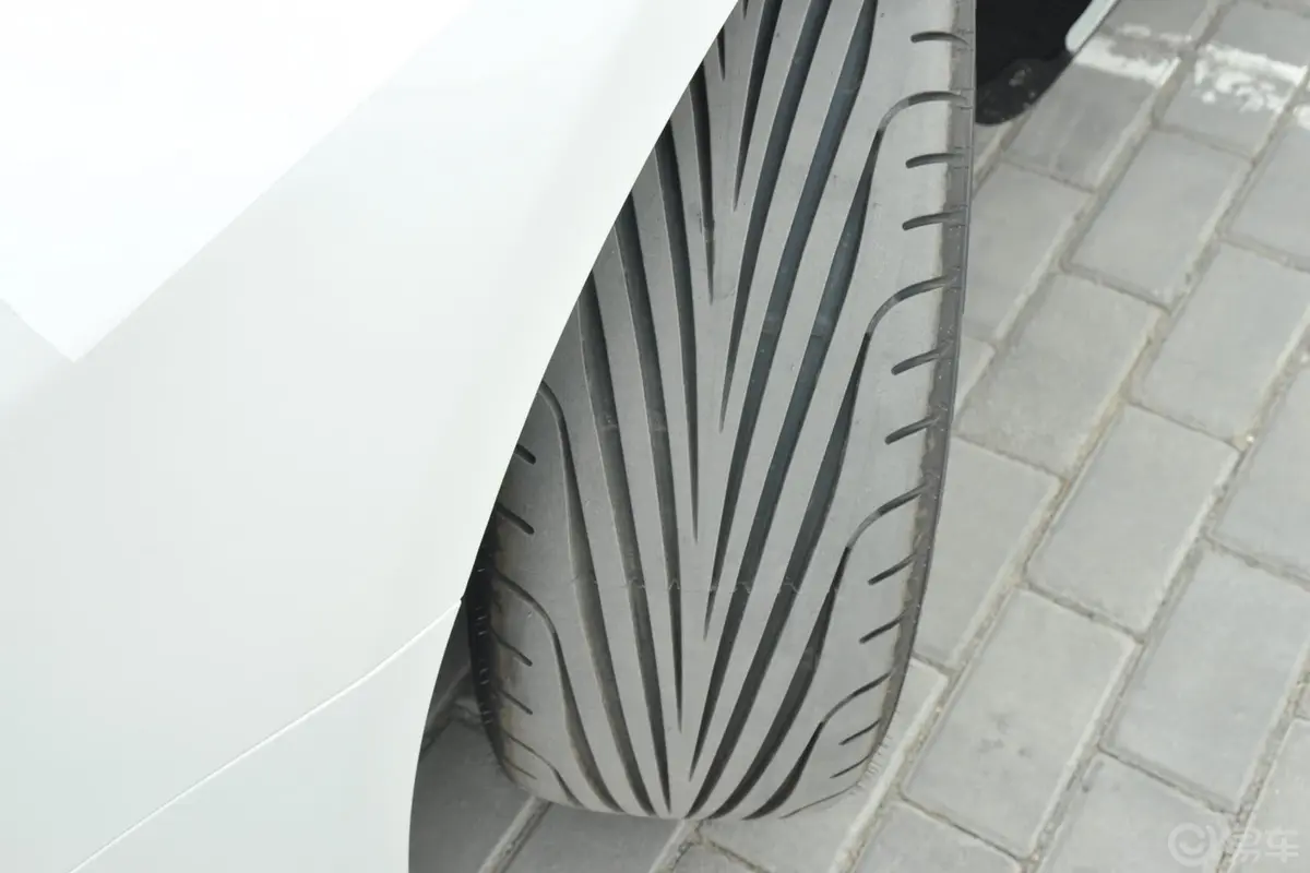 雪铁龙C52.3L 自动 尊贵型轮胎花纹
