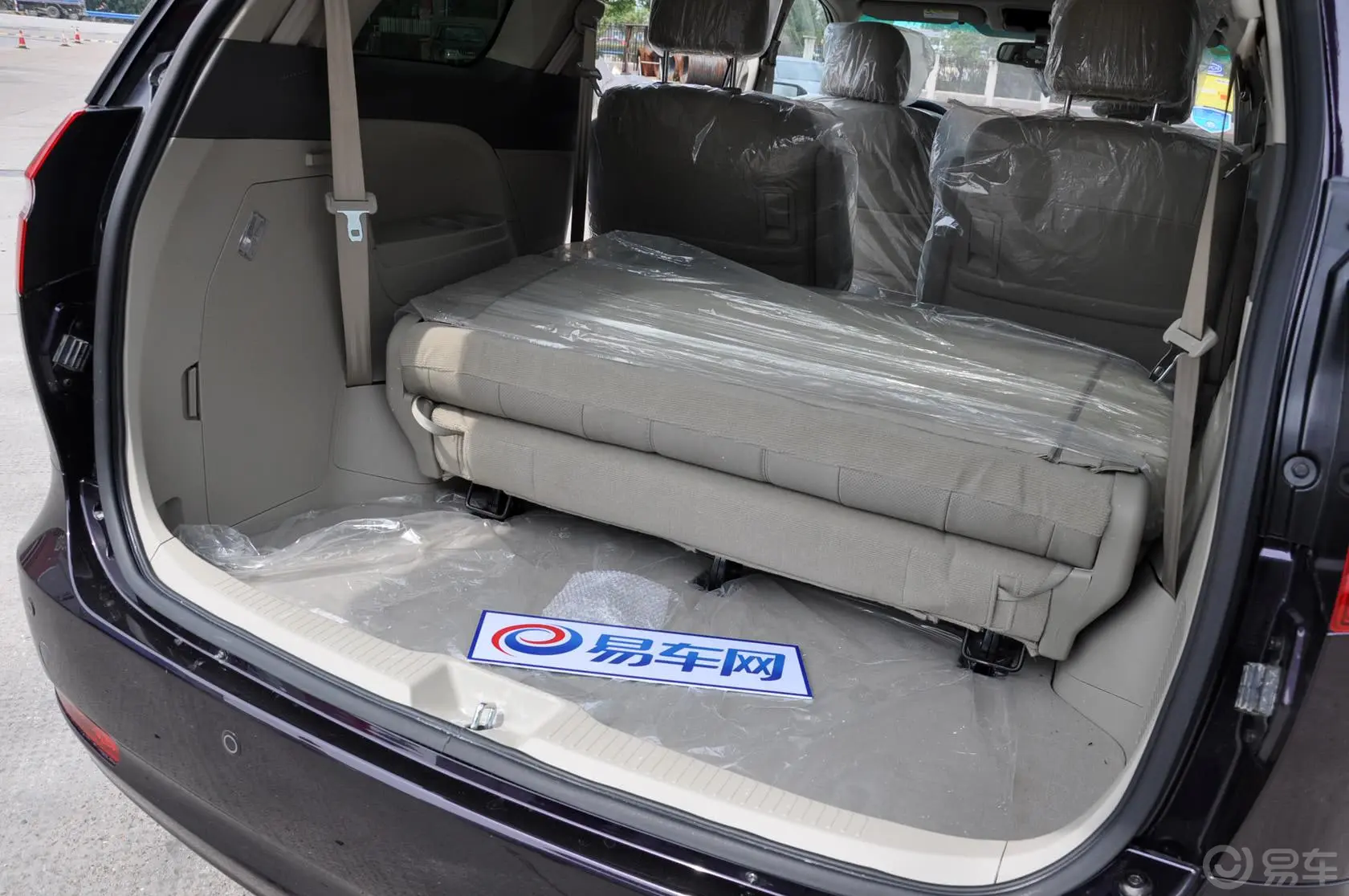 比亚迪M62.4L 自动 尊贵型行李箱空间