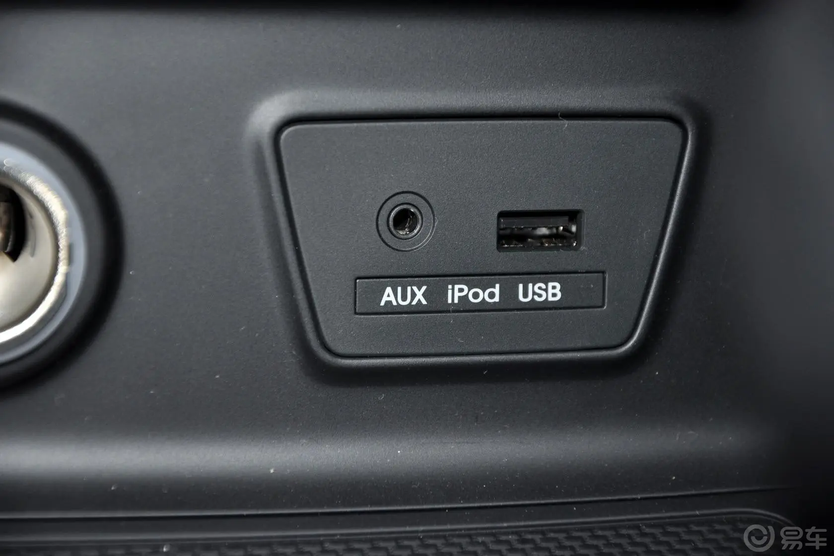 现代ix352.0L GL 自动 两驱 新锐版AUX接口