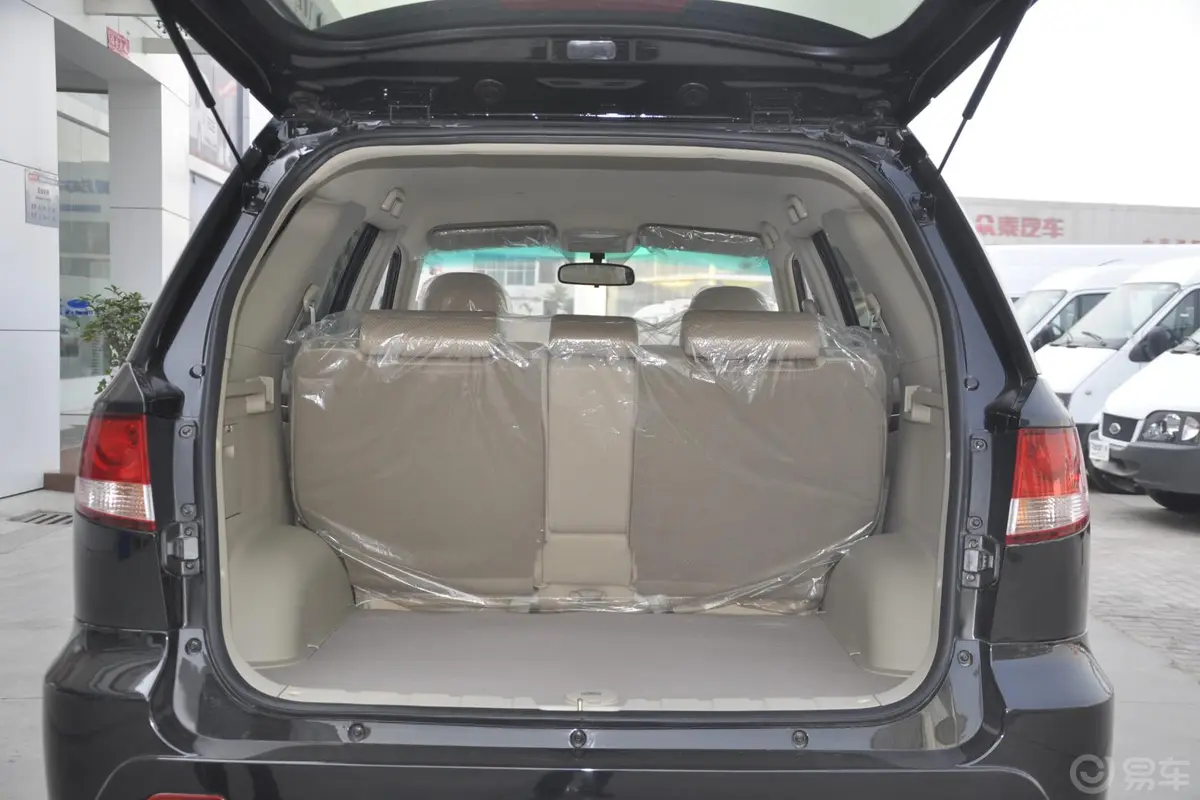 奥轩G52.4L 手动 两驱 豪华版行李箱空间