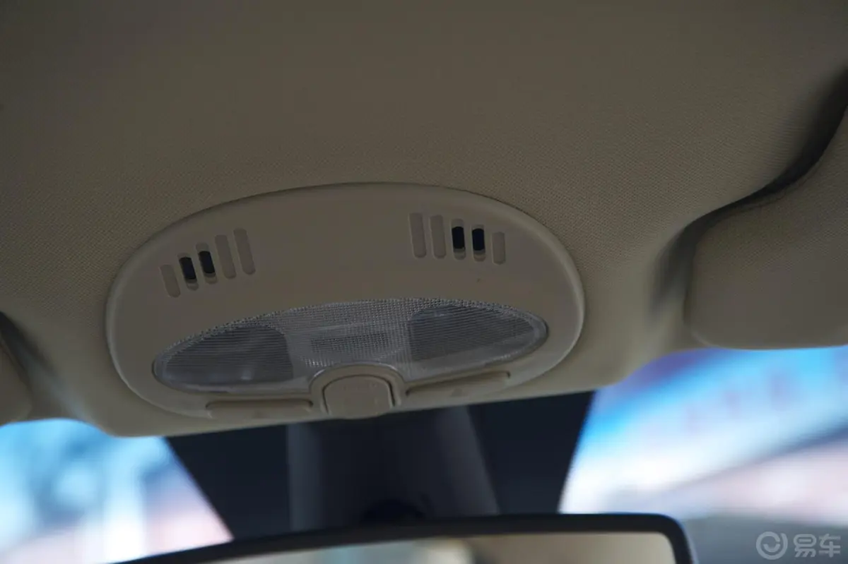 凯越1.5L 自动 尊享型前排车顶中央控制区