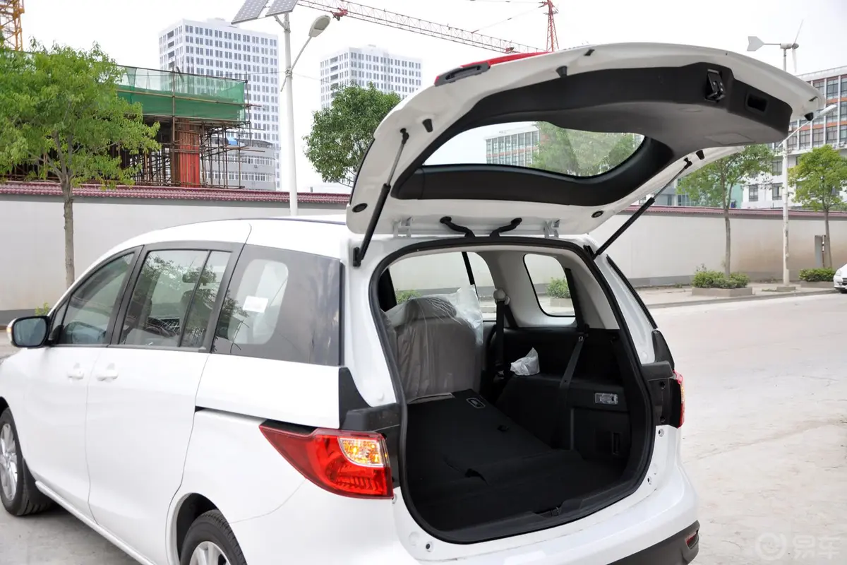 马自达52.0L 自动 舒适型行李厢开口范围