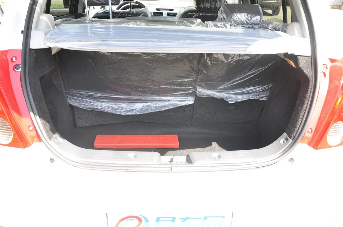 雨燕1.5L 手动 运动型行李箱空间
