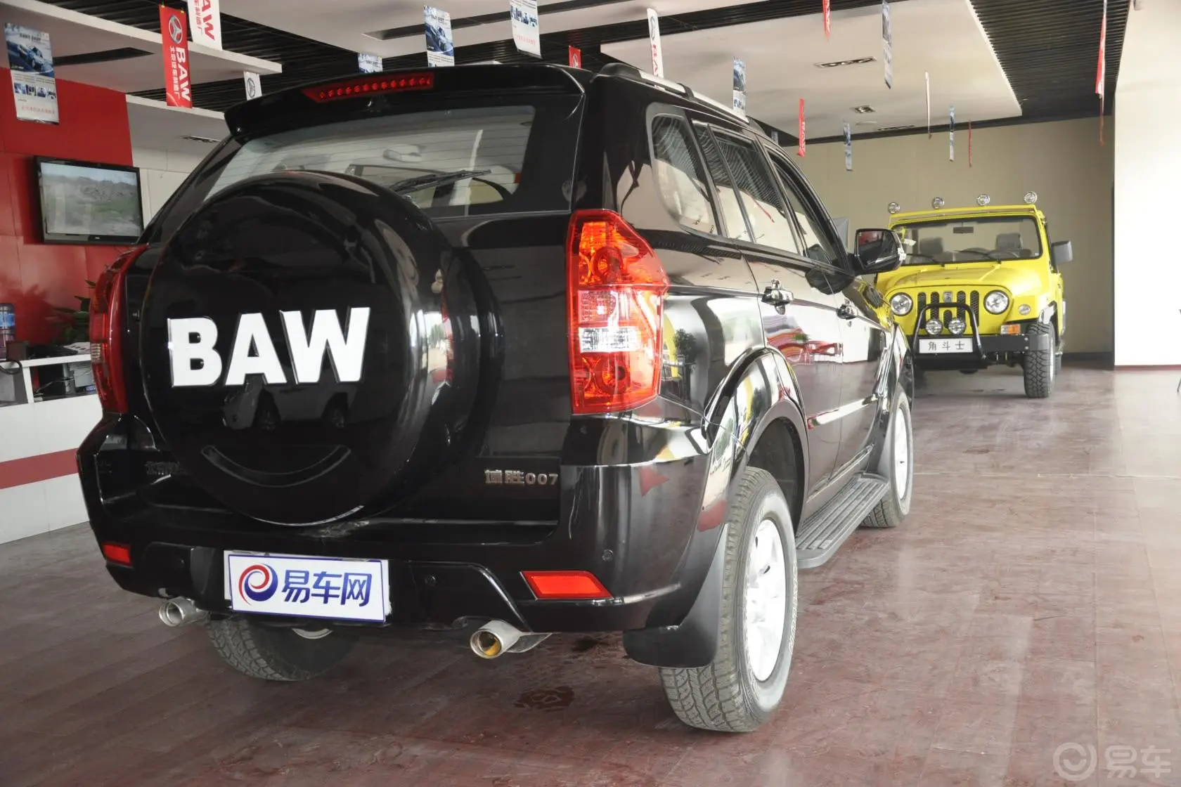 北京BW007精英版 2.4L MT 四驱 舒适型侧后45度车头向右水平
