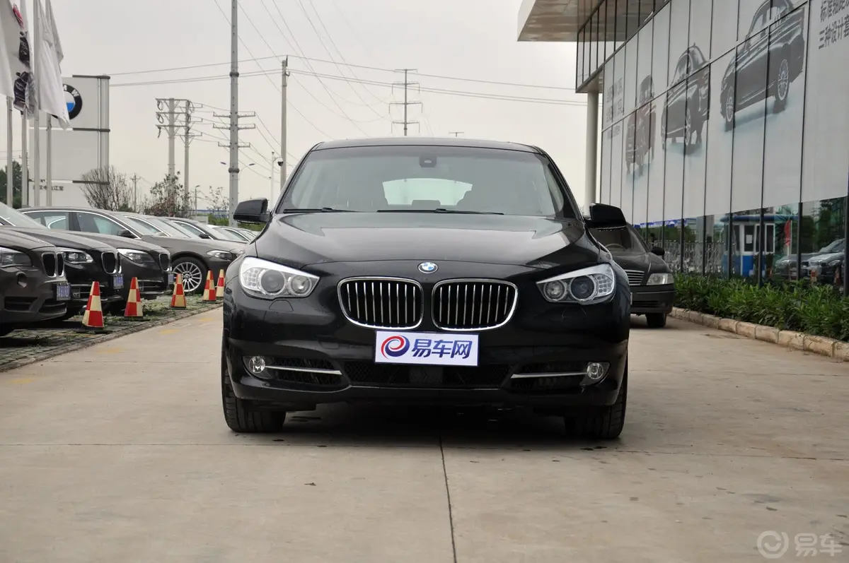 宝马5系GT535i xDrive 豪华型正前水平