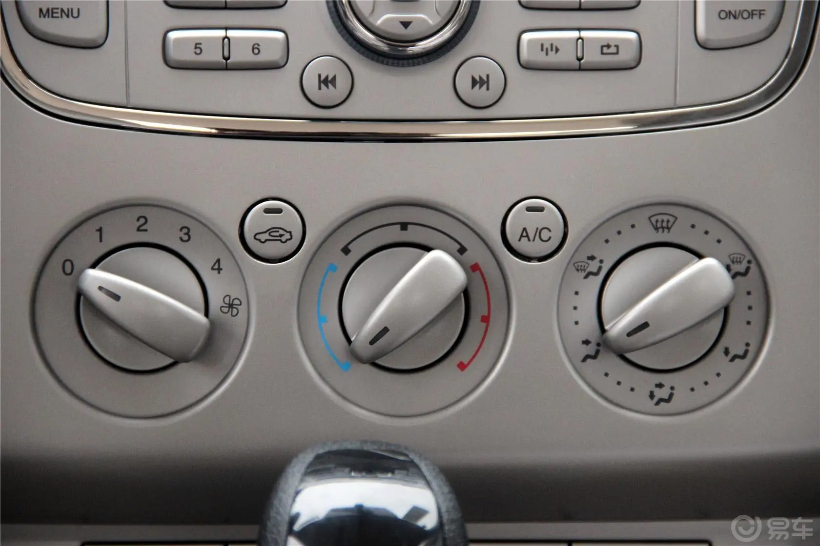 福克斯三厢 经典款 1.8L 自动 基本型空调