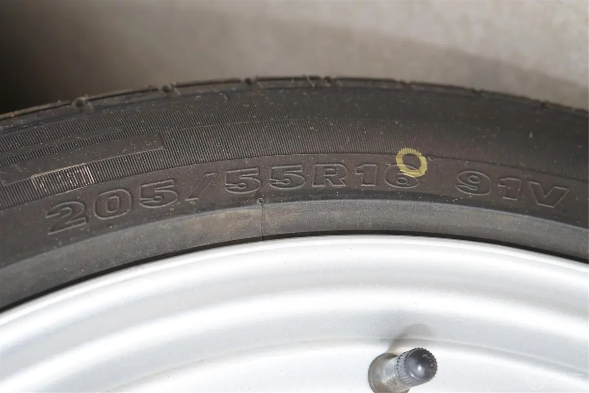 帅客1.5L 手动 标准型 ZN6441V1W4(国V+OBD)轮胎规格