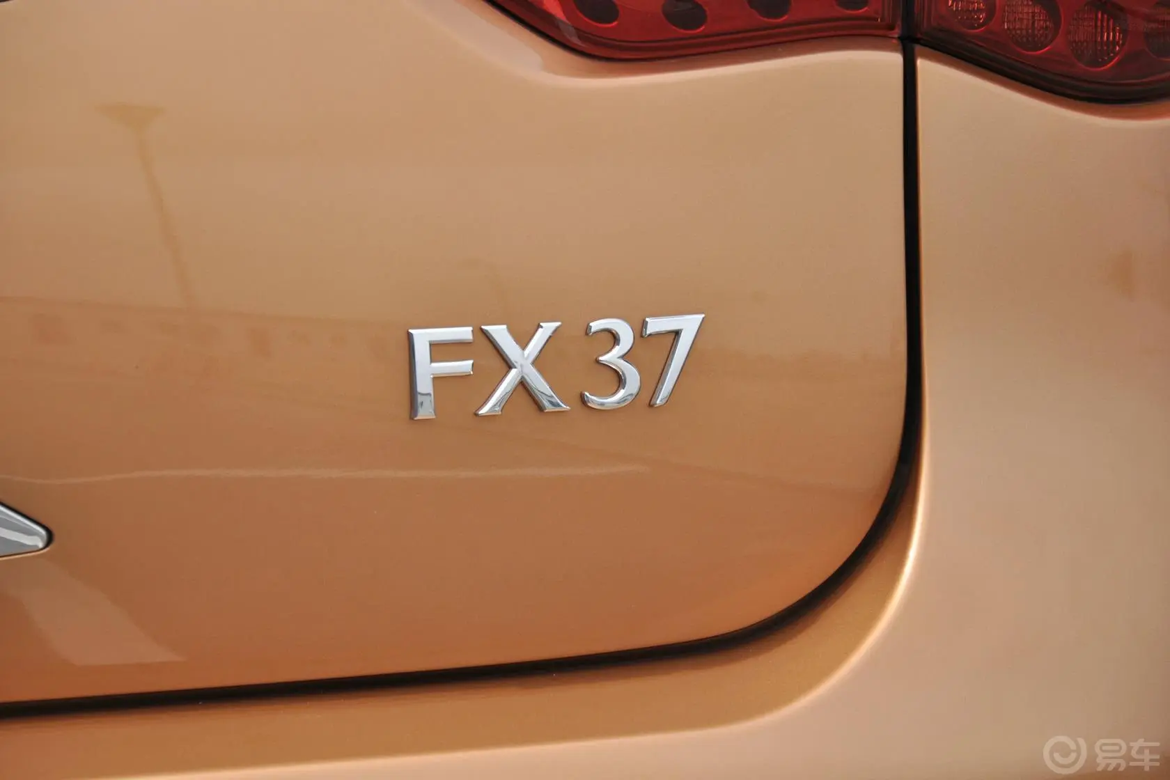 英菲尼迪FX37 超越升级版尾标