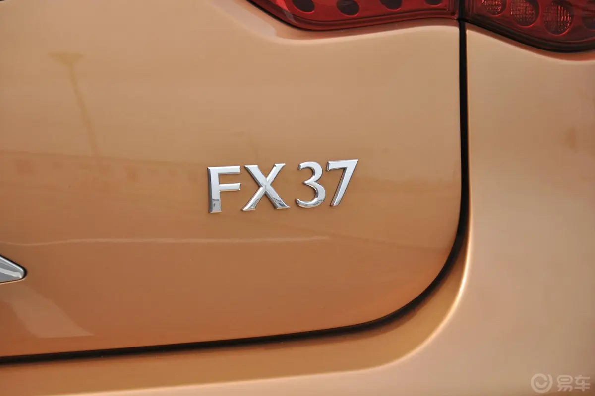 英菲尼迪FX37 超越升级版尾标