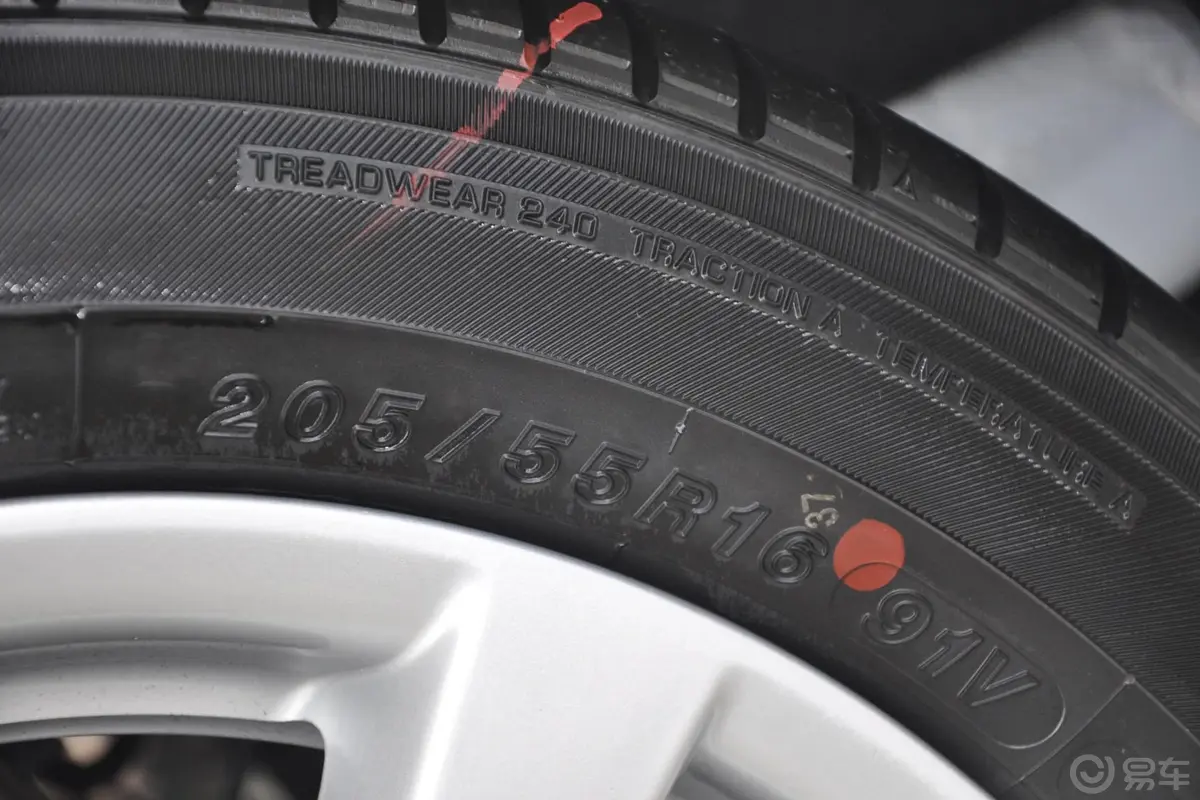 思域1.8L 十周年纪念 自动 VTi豪华导航版轮胎规格