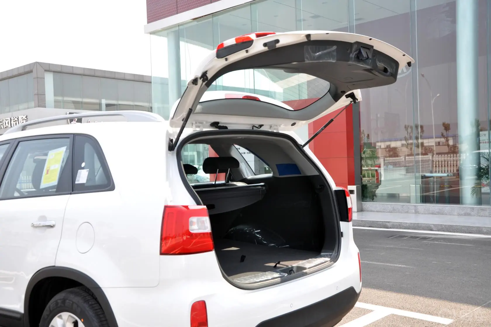 索兰托2.2L 柴油 舒适版 五座行李厢开口范围