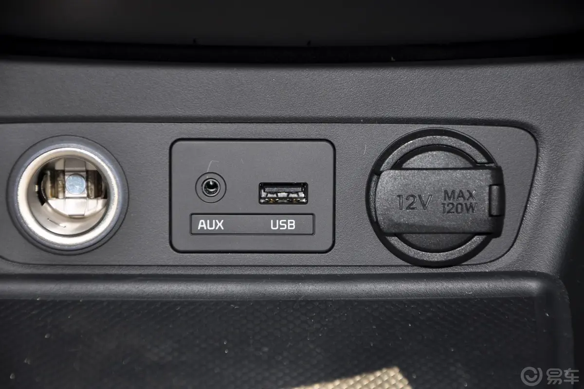 索兰托2.2L 柴油 舒适版 五座AUX接口