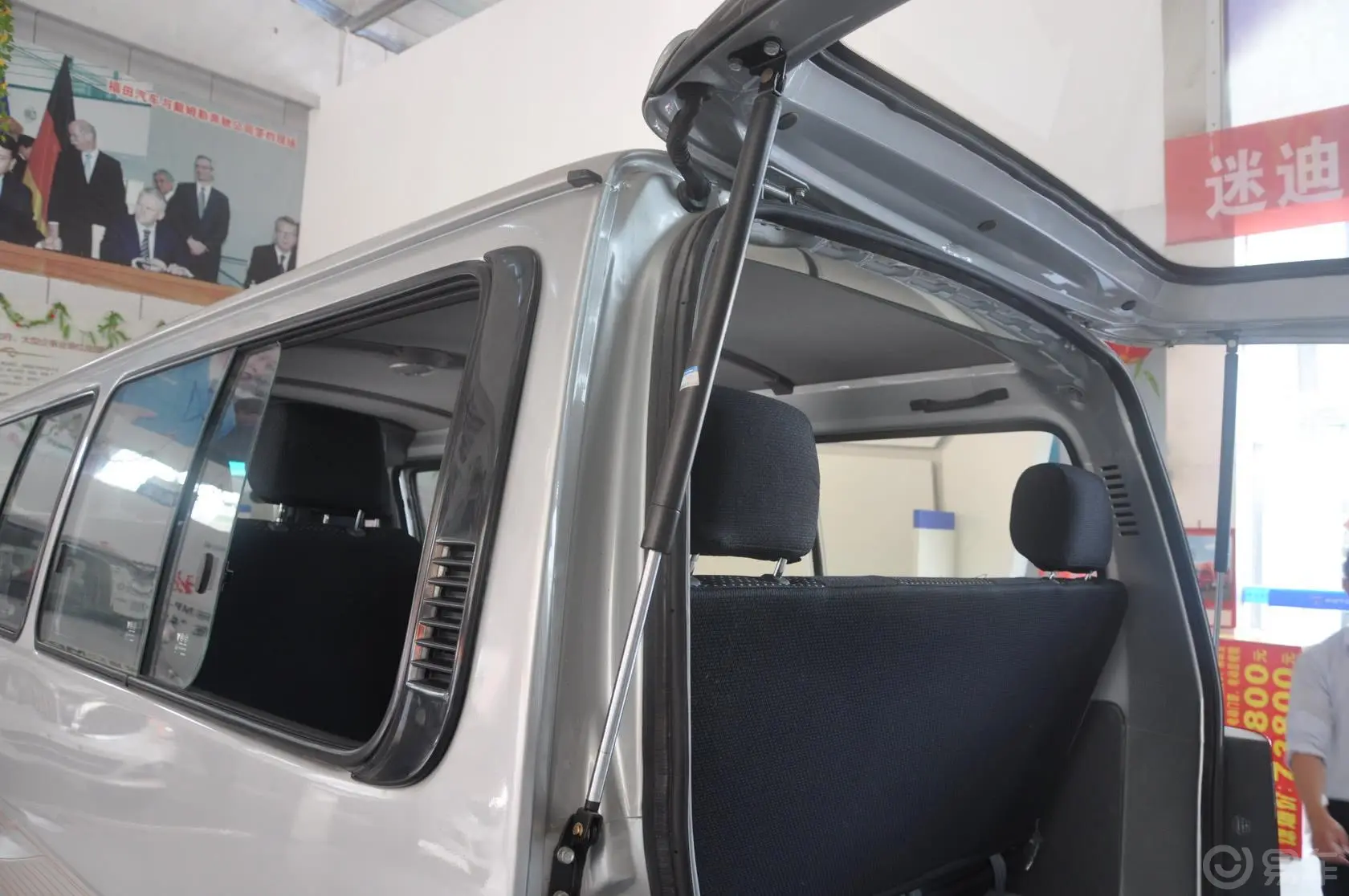 福田风景2.0L 手动 舒适型 汽油 VVT 短轴行李厢支撑杆