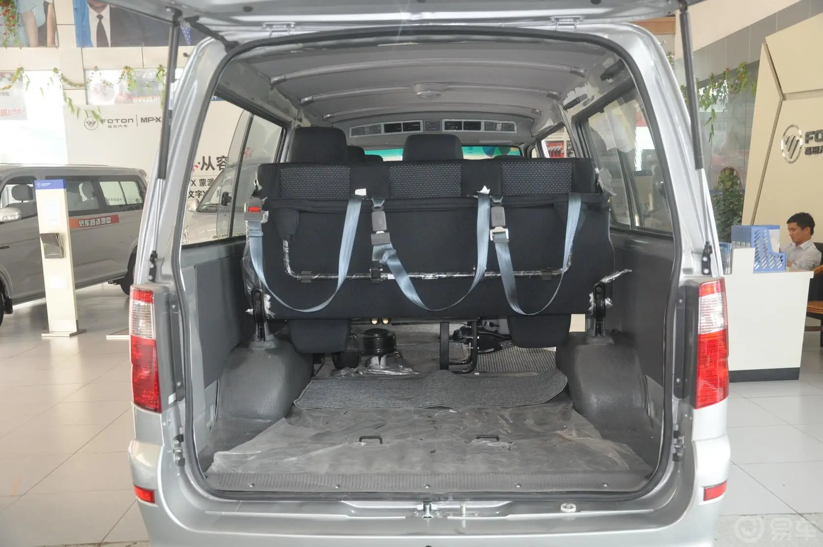 福田风景2.0L 手动 舒适型 汽油 VVT 短轴行李箱空间