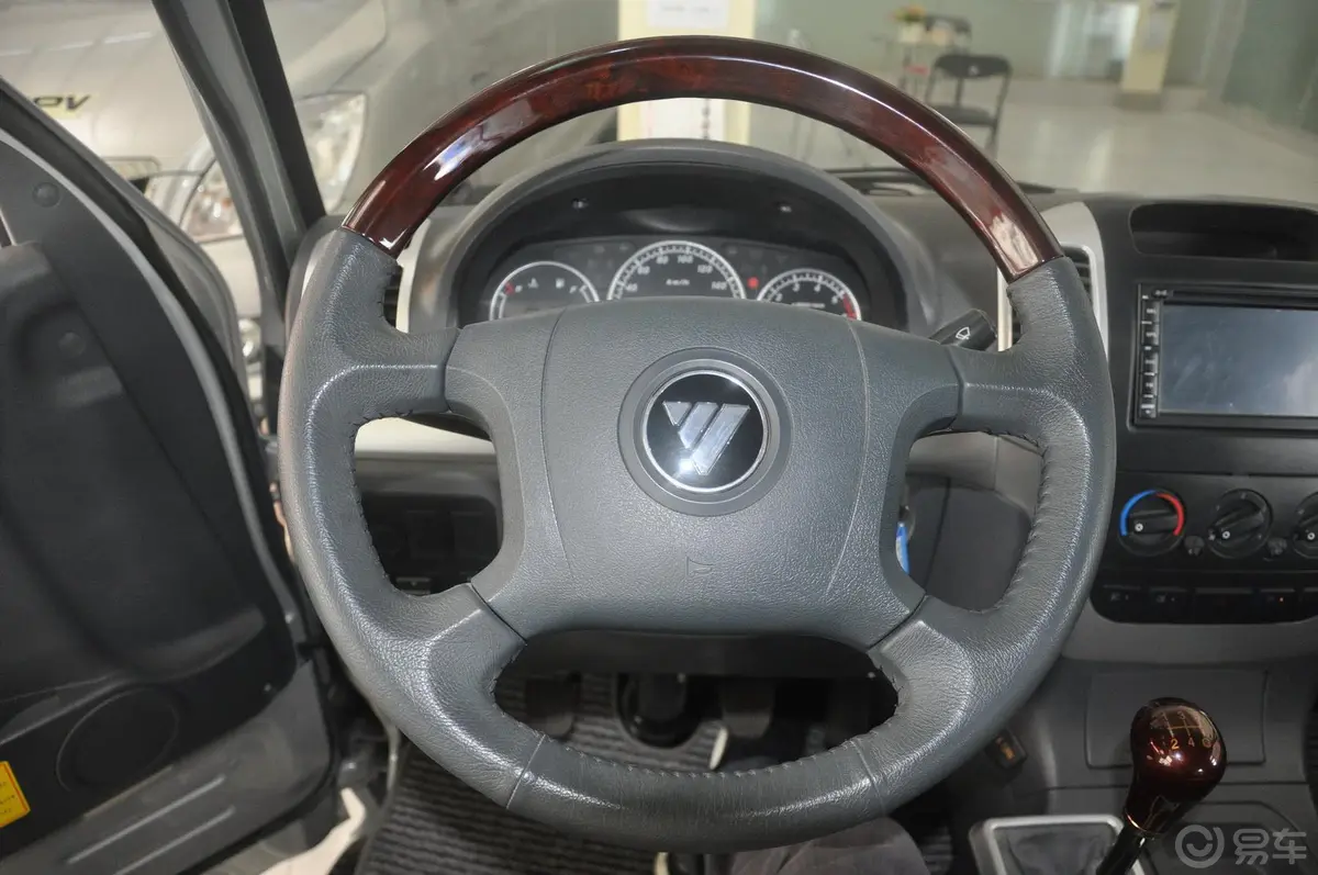 福田风景2.0L 手动 舒适型 汽油 VVT 短轴方向盘