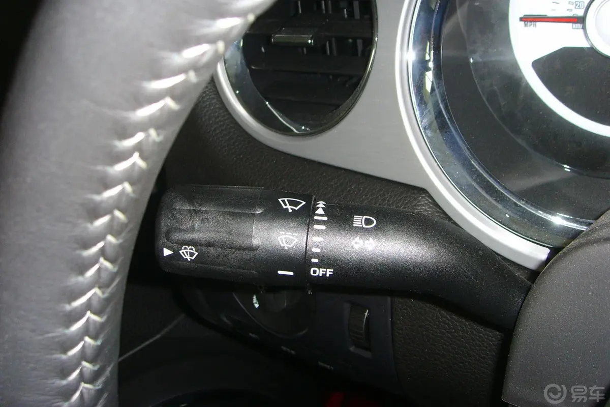 MustangV8 5.0L GT自动  豪华版 标配大灯远近光调节柄