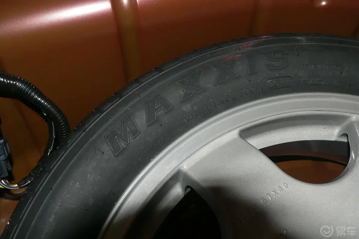 MustangV8 5.0L GT自动  豪华版 标配备胎规格