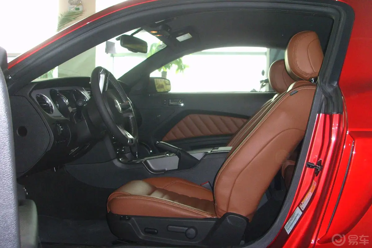 MustangV8 5.0L GT自动  豪华版 标配前排空间