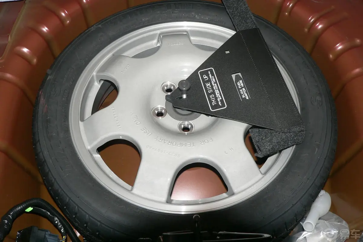 MustangV8 5.0L GT自动  豪华版 标配备胎