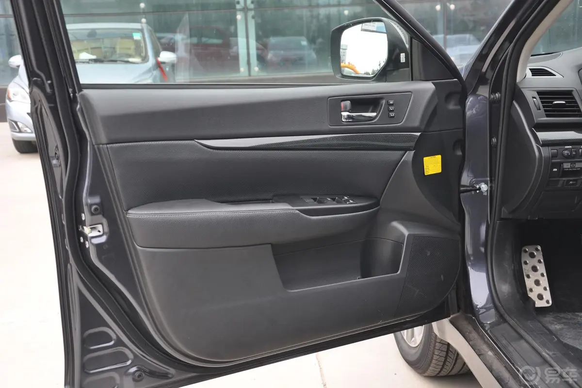 傲虎2.5i 自动 运动导航版驾驶员侧车门内门板