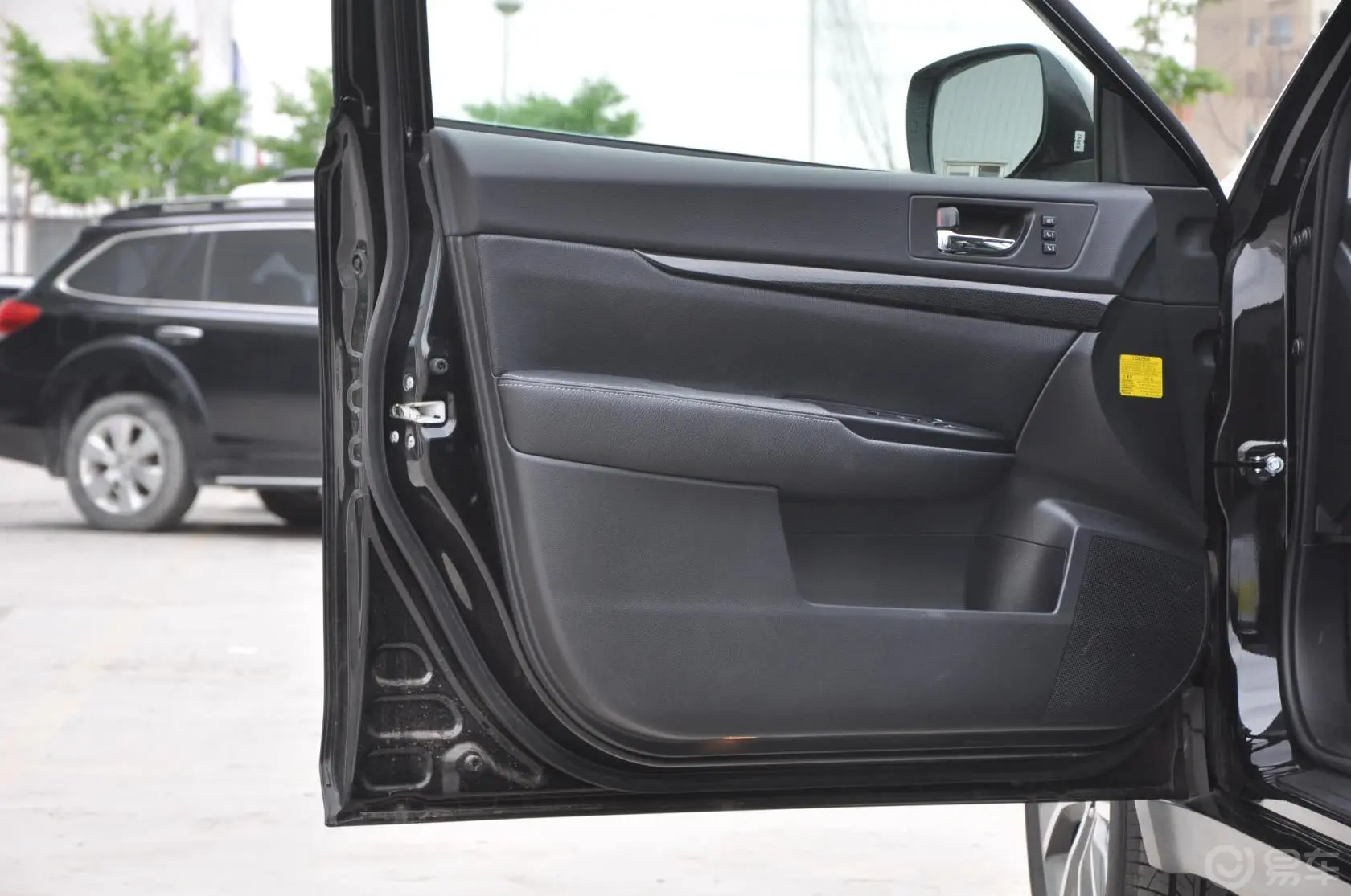 傲虎2.5i 自动 运动版驾驶员侧车门内门板