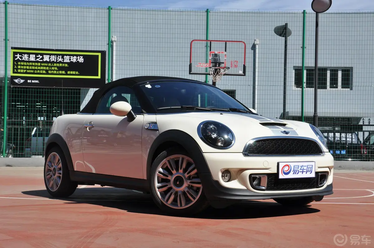 MINI ROADSTERCOOPER S 1.6L 自动侧前45度车头向右水平