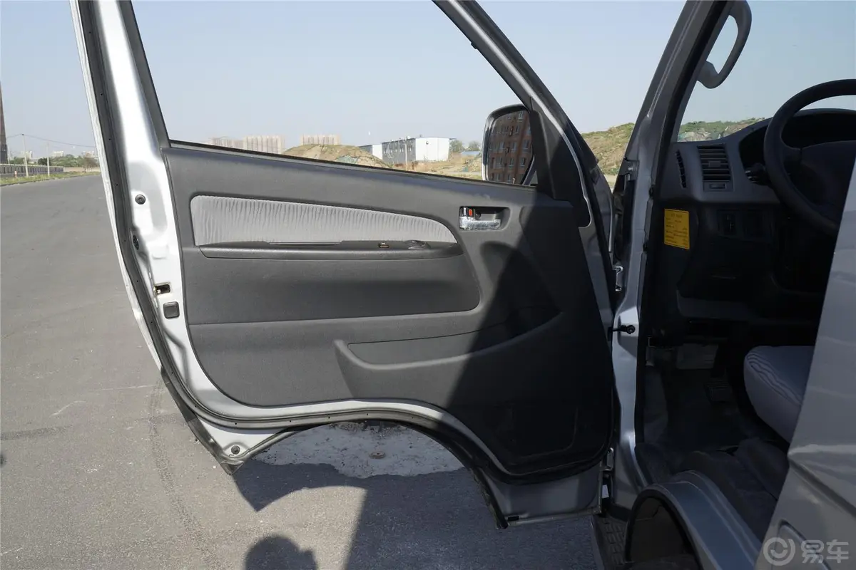 金杯大海狮大海狮W 2.4L 手动 标准型 汽油驾驶员侧车门内门板