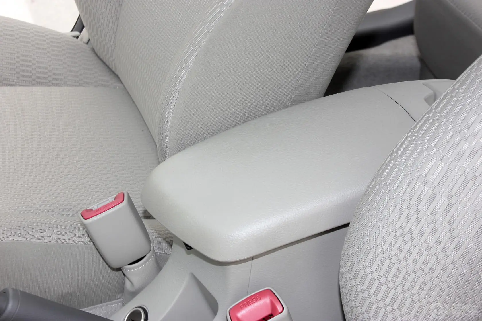 威驰1.3L GL-i 标准版 自动前排中央扶手箱