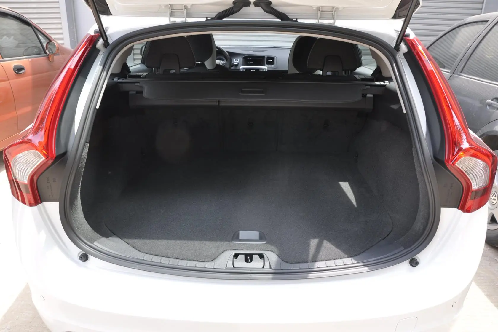 沃尔沃V60T6 R-Design 个性运动版行李箱空间