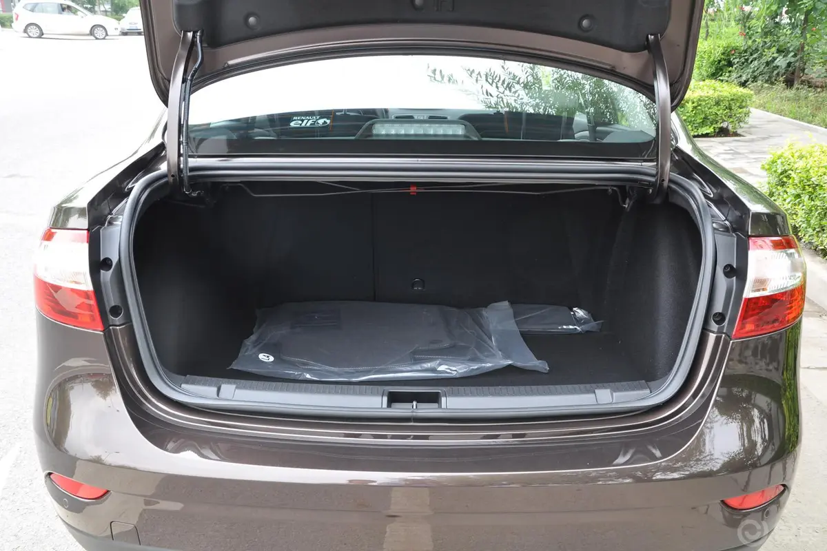 风朗2.0L 自动 舒适版行李箱空间