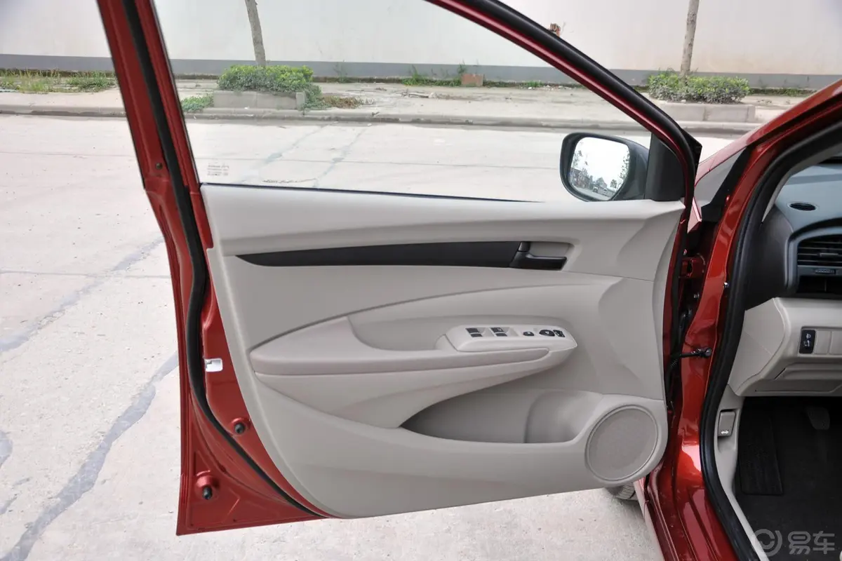 锋范1.5L 手动 舒适版驾驶员侧车门内门板