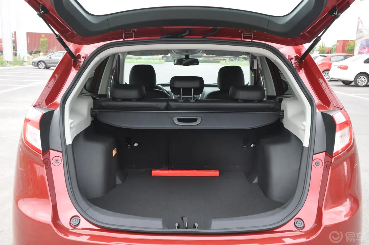 传祺GS51.8T 自动 两驱 豪华版行李箱空间