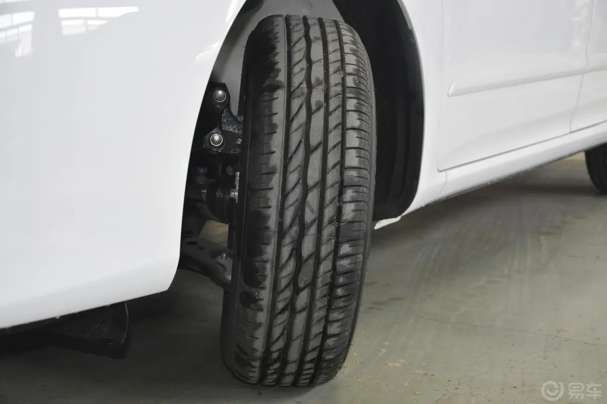 卡罗拉1.6L GL至酷版 5MT轮胎花纹
