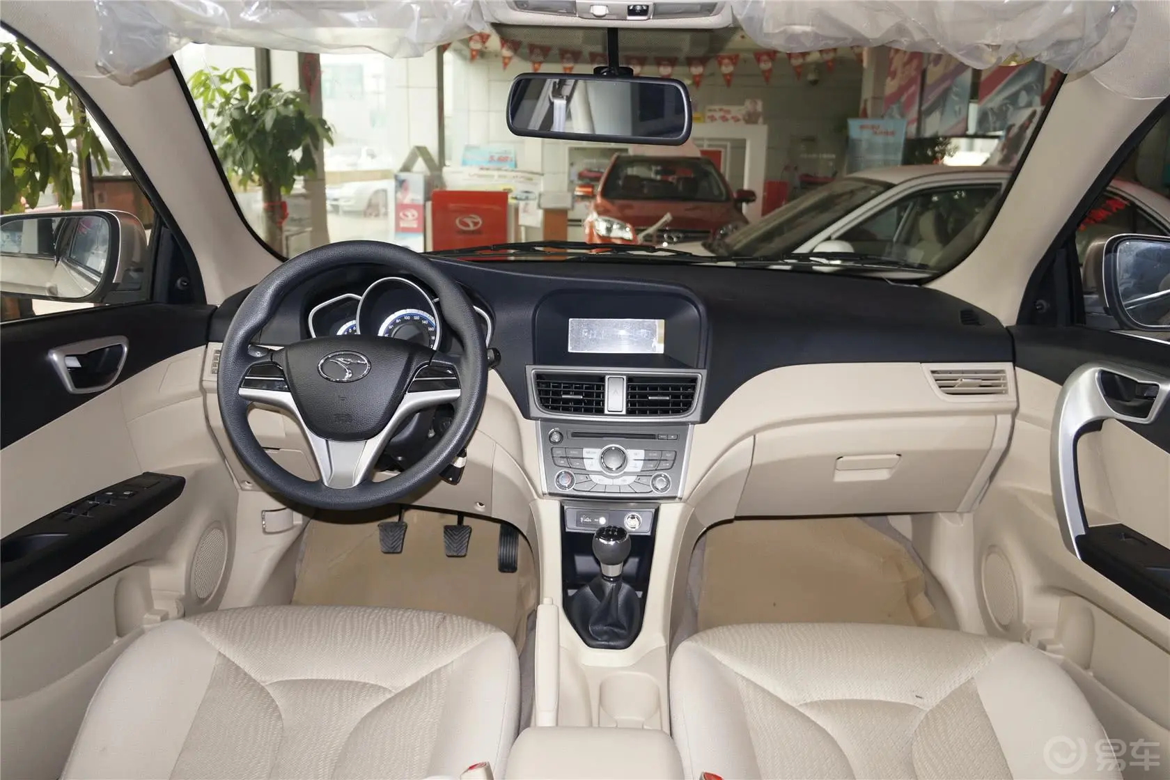 V6菱仕1.5L 手动 舒适版前排车顶中央控制区