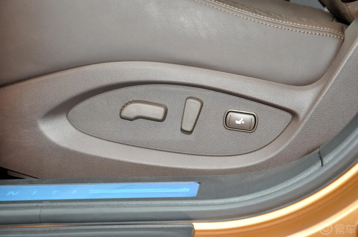 英菲尼迪FX37 标准升级版座椅调节键