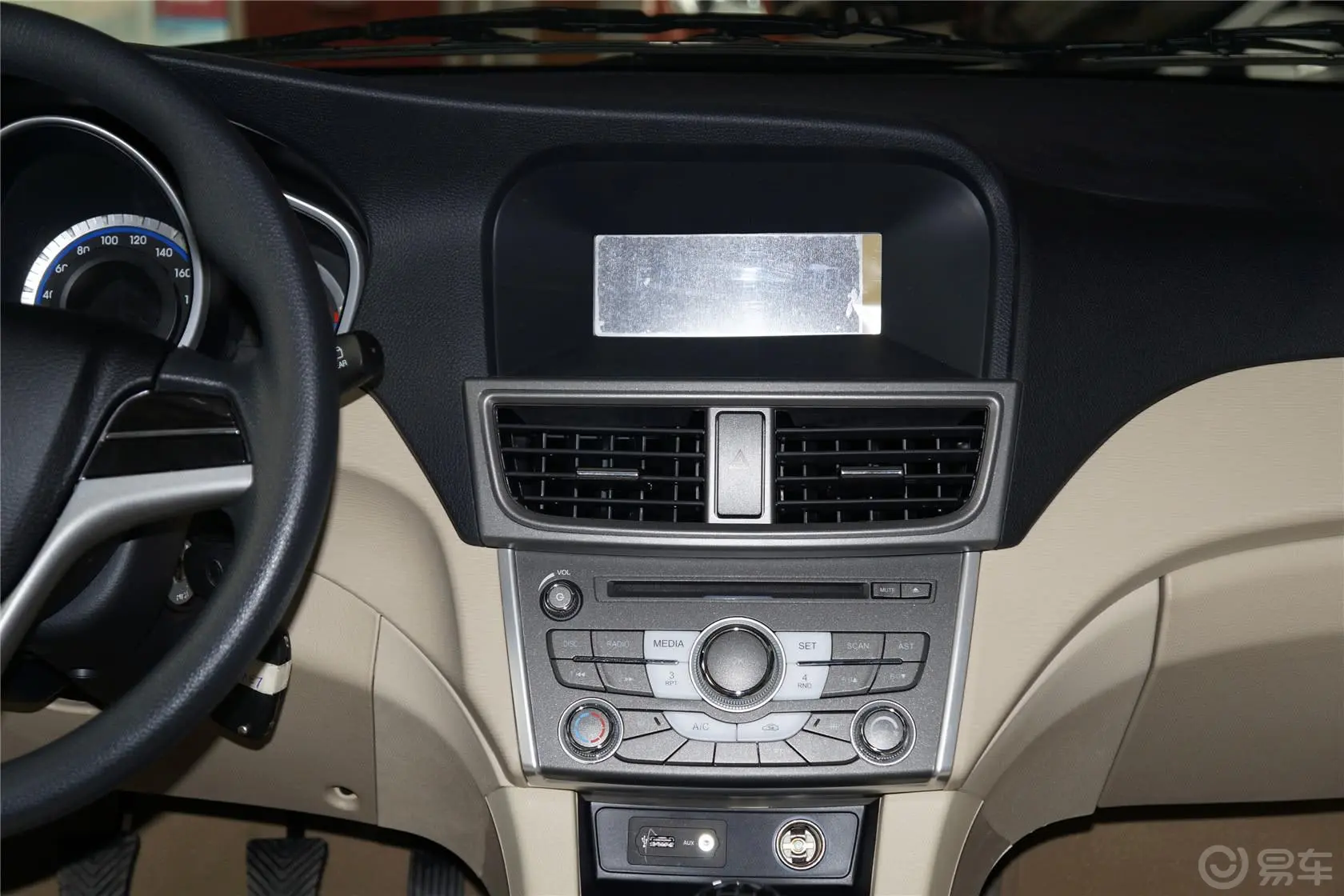 V6菱仕1.5L 手动 舒适版中控台整体