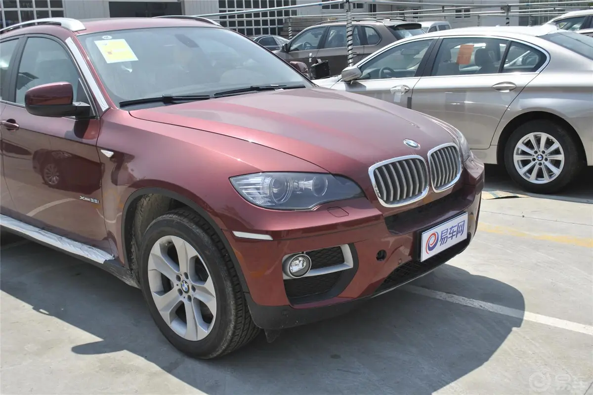 宝马X6xDrive35i车头局部