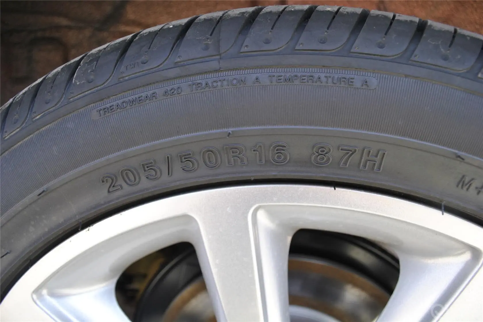 风神H30Cross 1.6L 手动 尊尚型轮胎规格