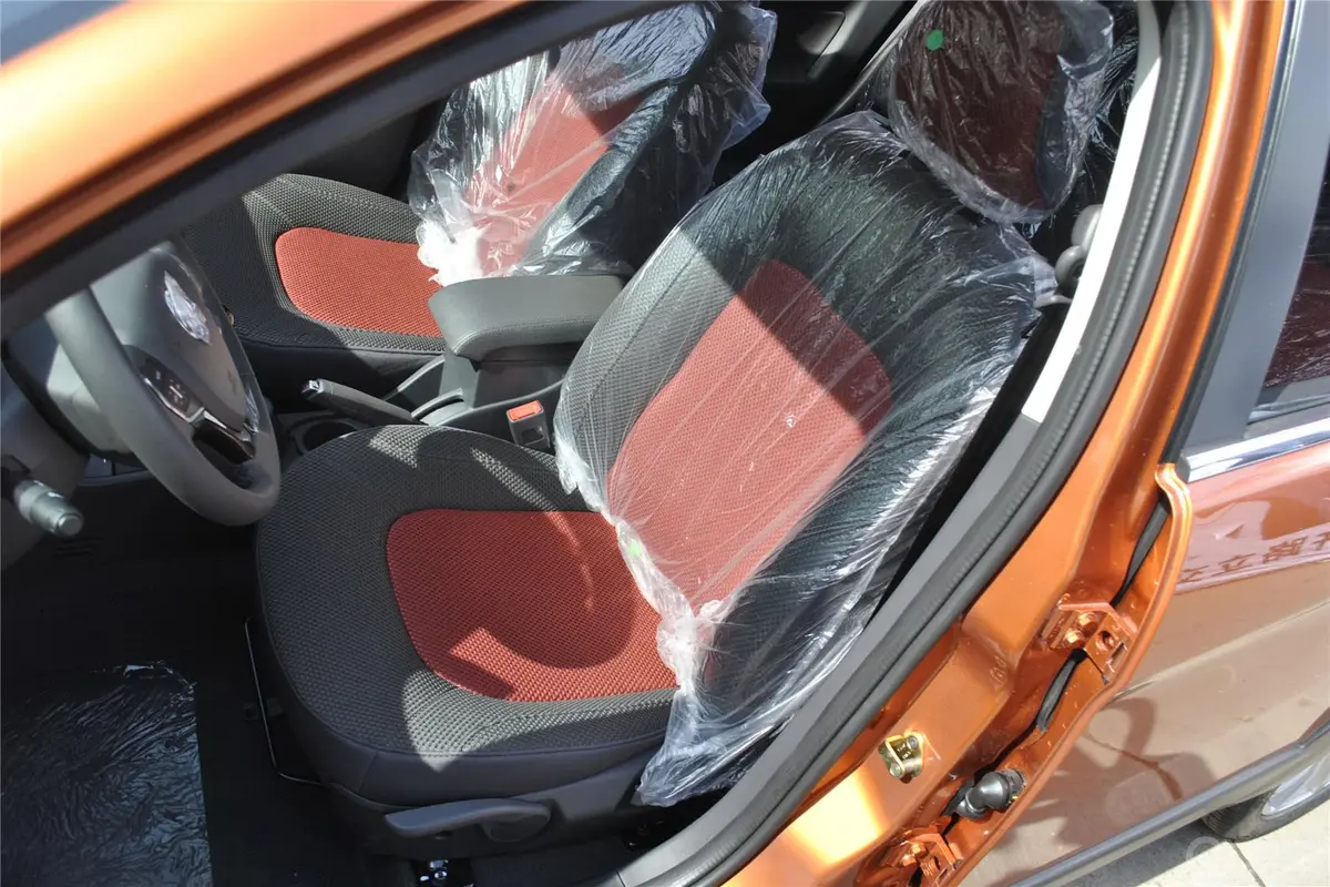 风神H30Cross 1.6L 手动 尊尚型驾驶员座椅
