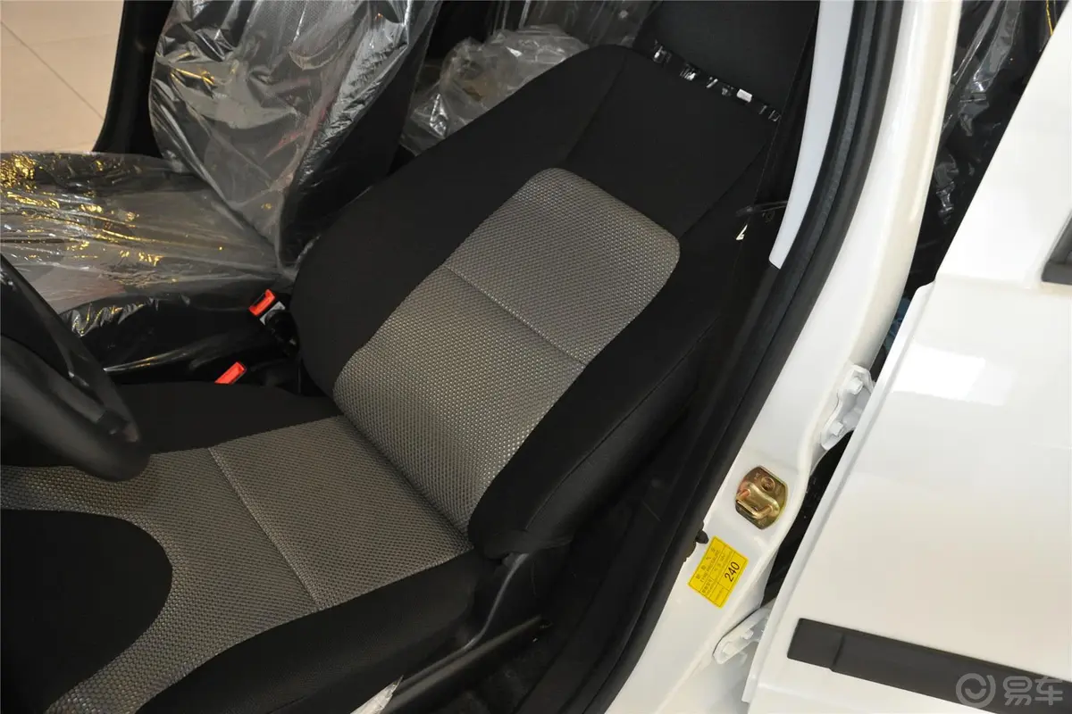 吉利GX21.5L 自动 标准型Ⅱ驾驶员座椅