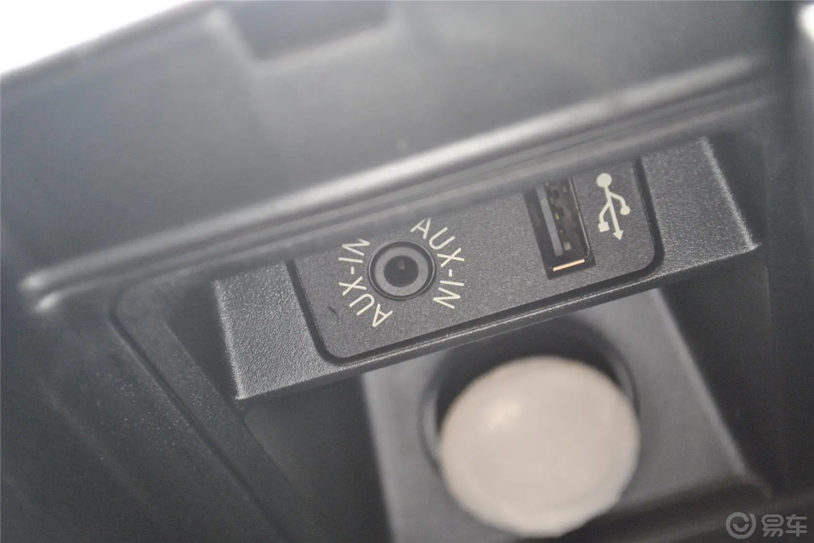 宝马X5(进口)xDrive35i M运动型AUX接口
