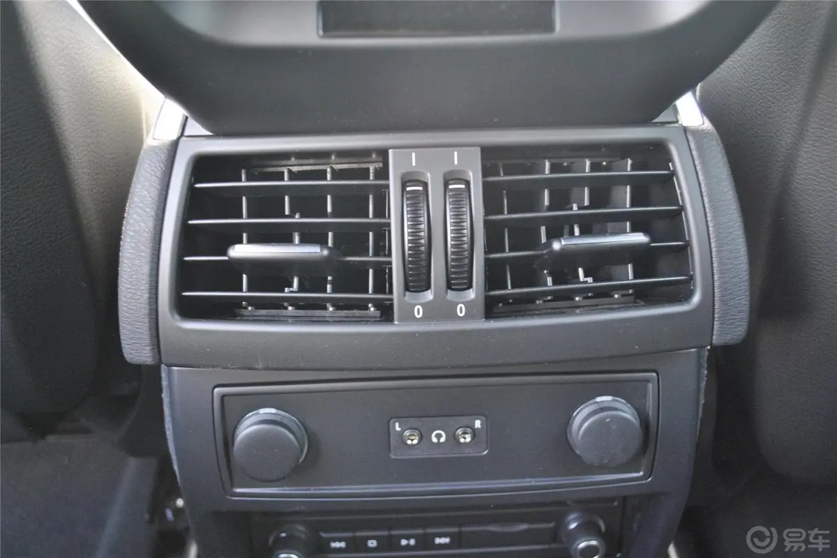 宝马X5(进口)xDrive35i M运动型后排出风口（中央）