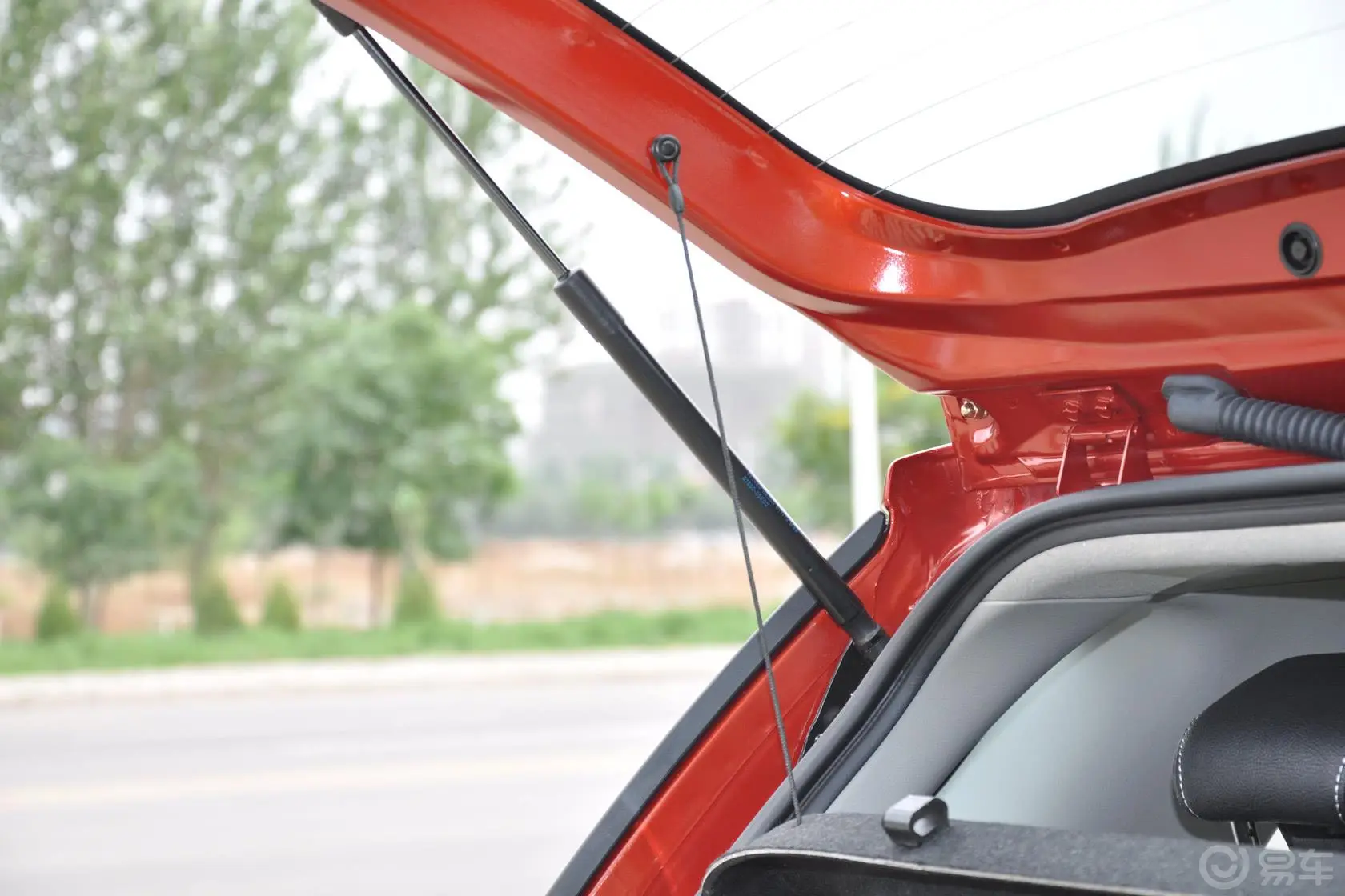 天语 SX4两厢 酷锐版 1.6L 自动 运动型行李厢支撑杆