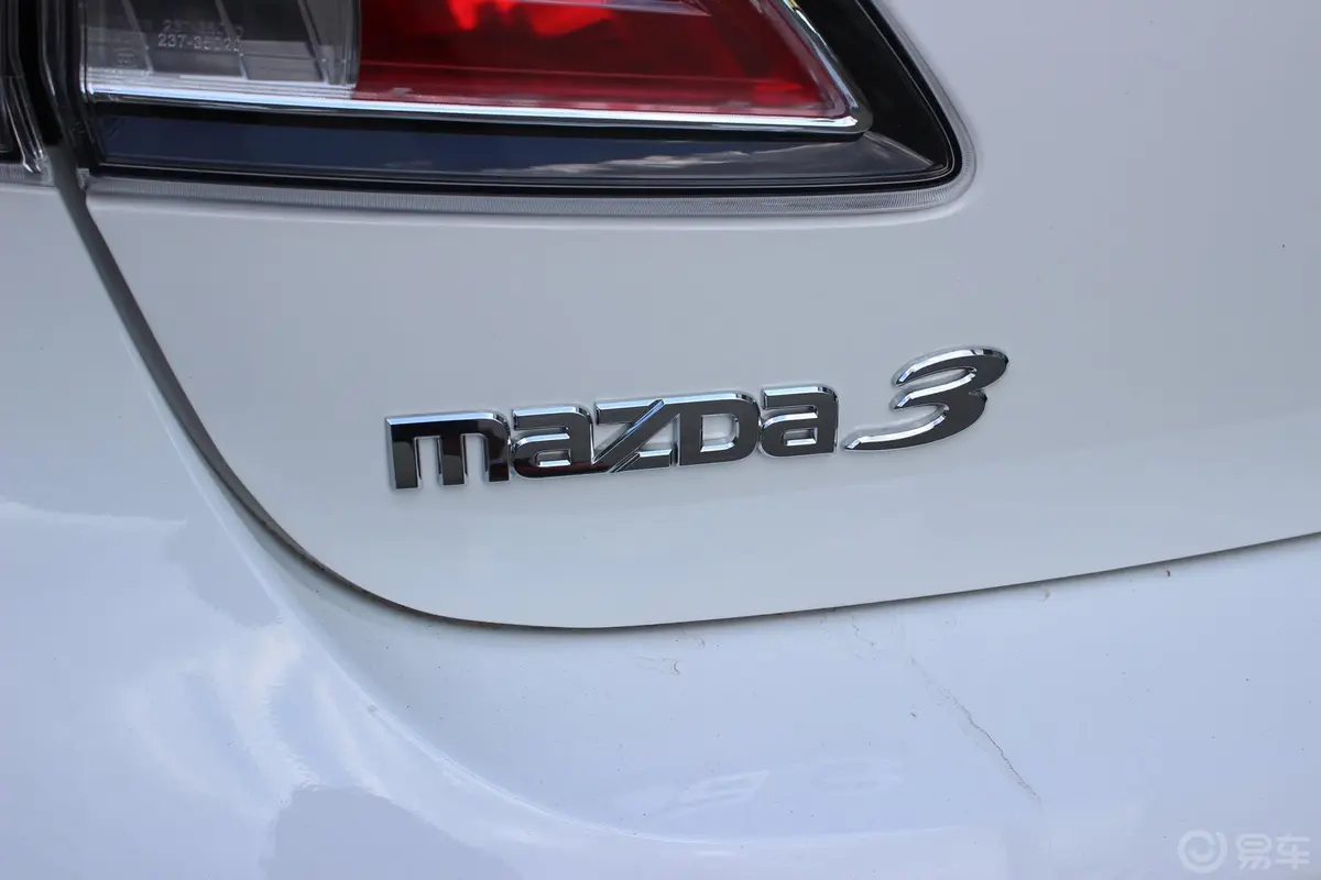 马自达3 星骋两厢 2.0L 自动 豪华运动型尾标