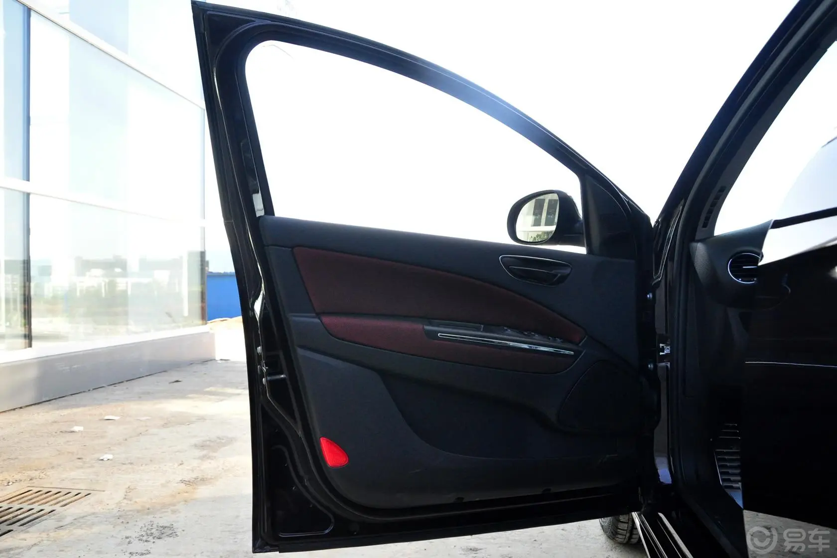 博悦1.4T—JET 150马力 手动 运动天窗版驾驶员侧车门内门板