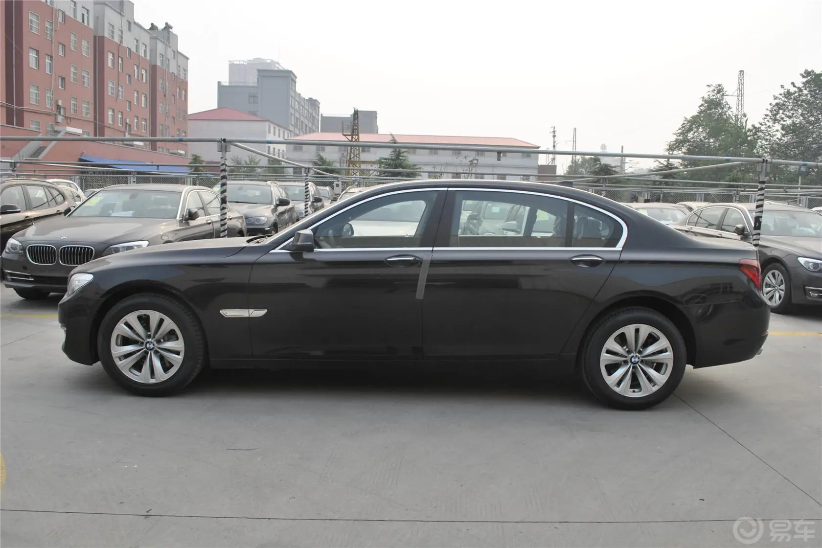 宝马7系730Li 豪华型外观